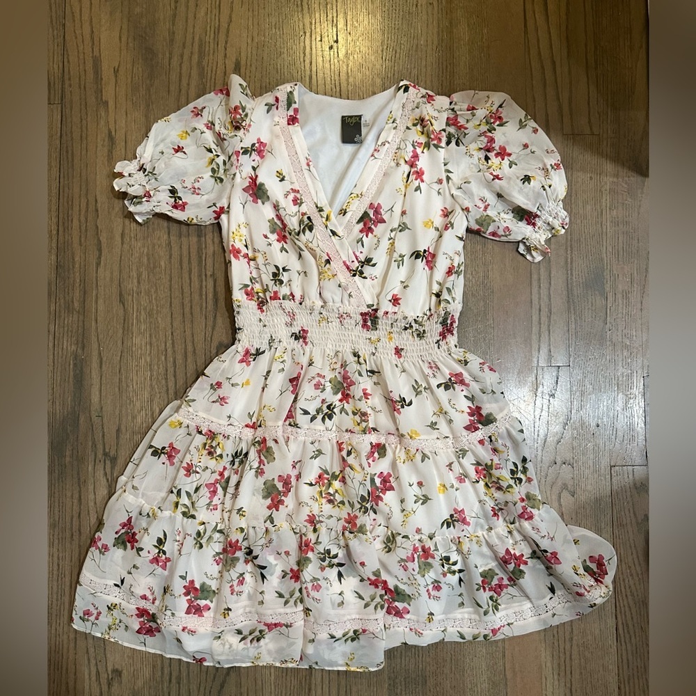 Taylor Pale Pink Floral Knee Length Dress-Size 6